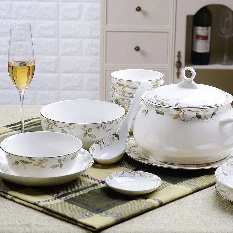 Elegant Bone China Dinnerware Set with Korean Creative Bowl and Plate Spoon for Wedding Gift