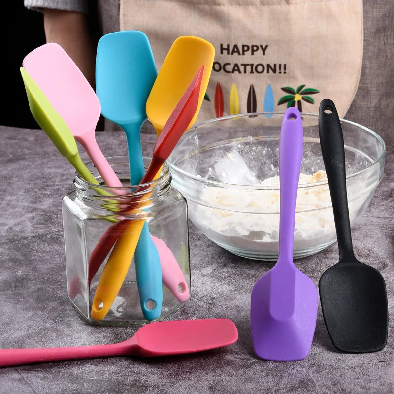 21cm silicone spatula Cream spatula High temperature resistant non-stick spoon Kitchen baking accessories and tools